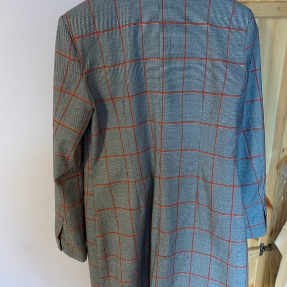 Blazer - Picture 4 of 5